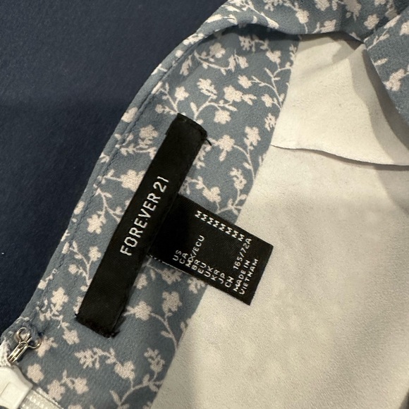 Forever 21 light blue skirt - Picture 3 of 4